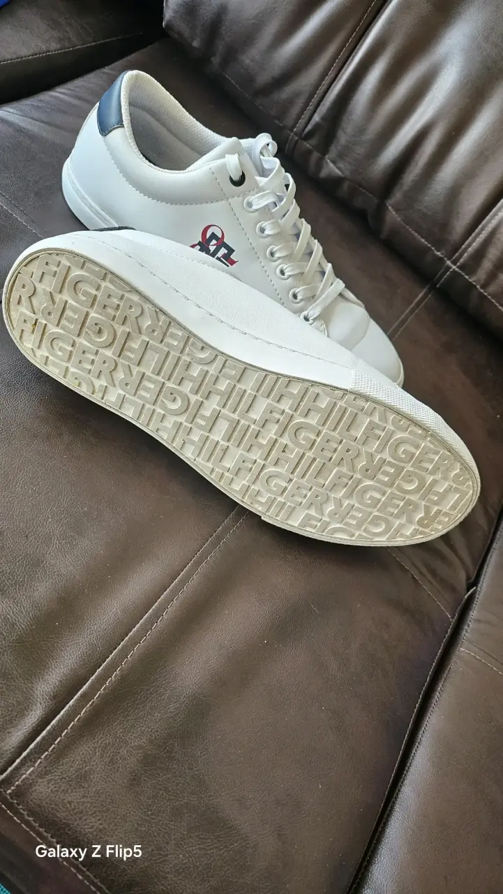Zapatillas blancas con logo - 3