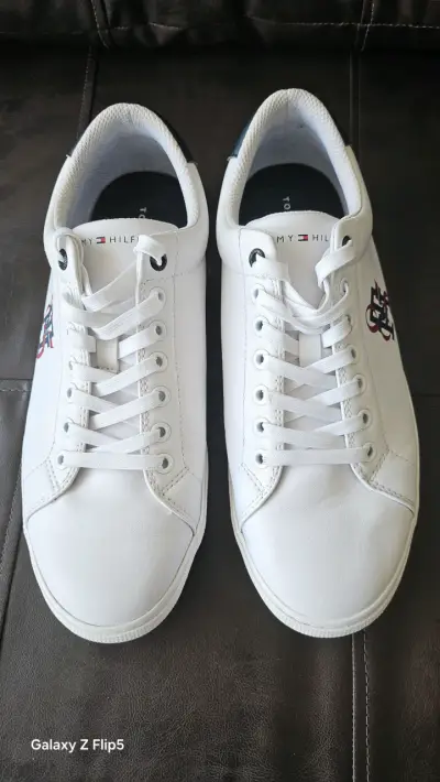Zapatillas blancas con logo - miniatura 4