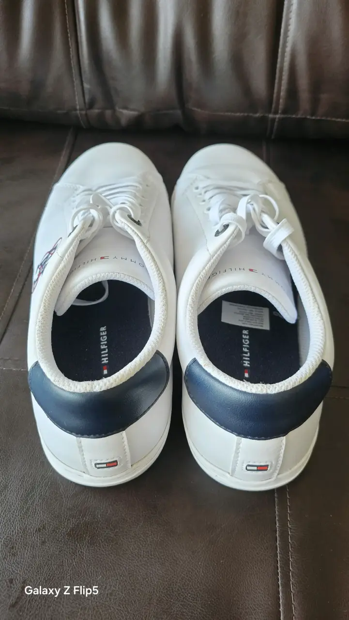Zapatillas blancas con logo - 6