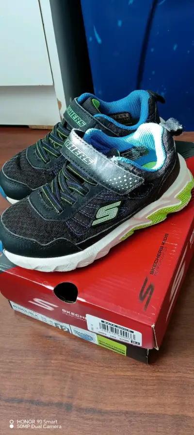 Zapatillas negras Skechers para niños - miniatura 1