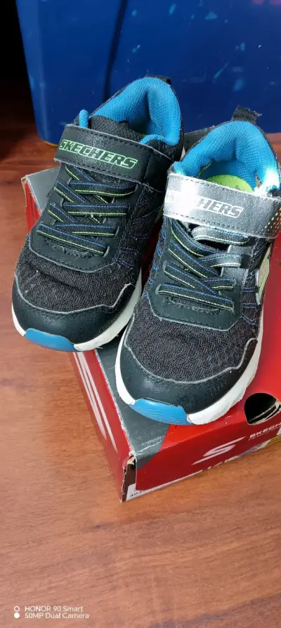 Zapatillas negras Skechers para niños - miniatura 3