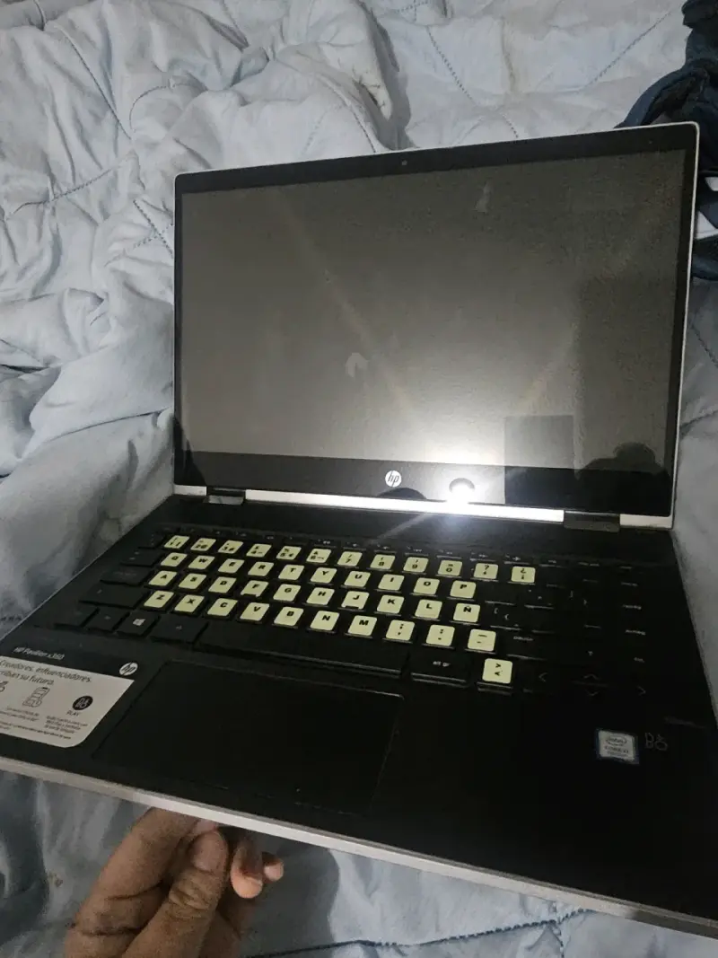 Laptop HP plateada usada - 2