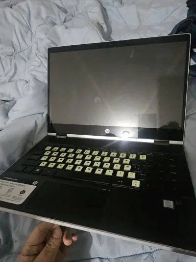 Laptop HP plateada usada - miniatura 2