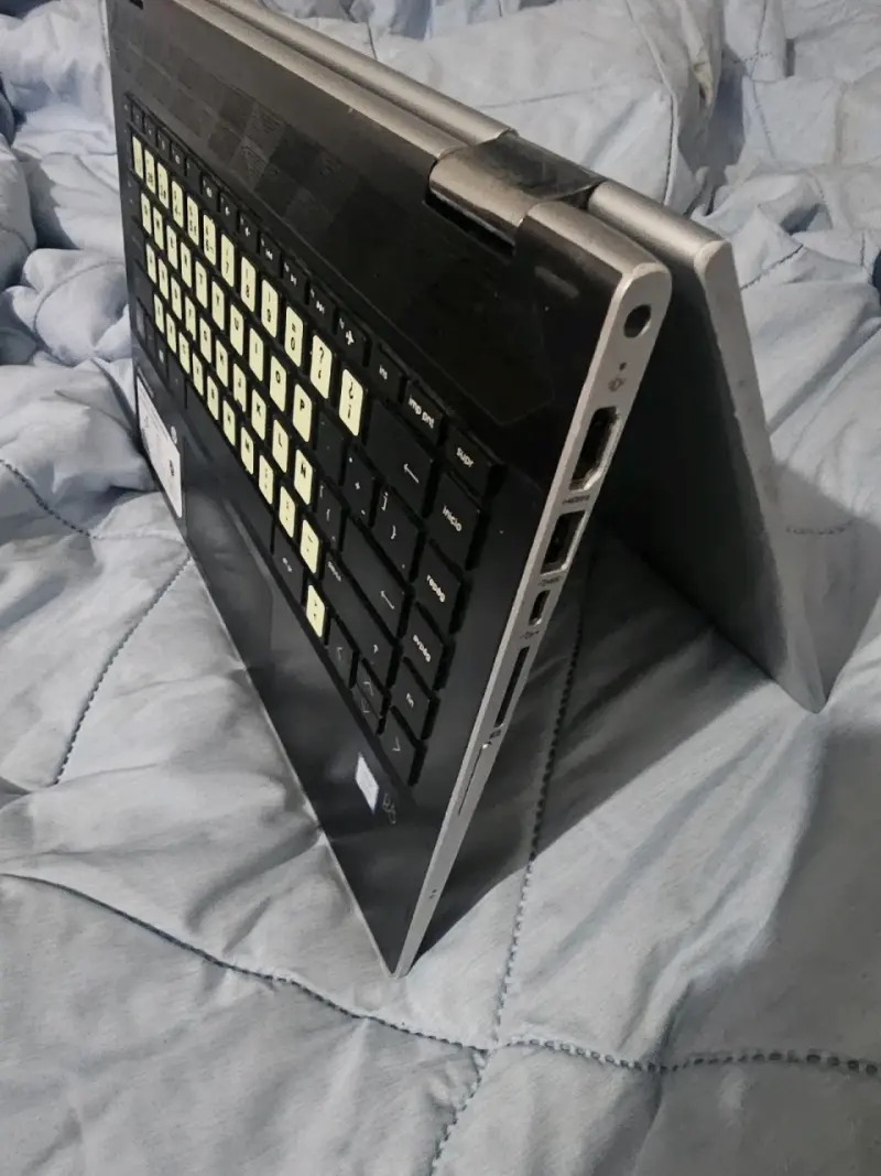 Laptop HP plateada usada - 4