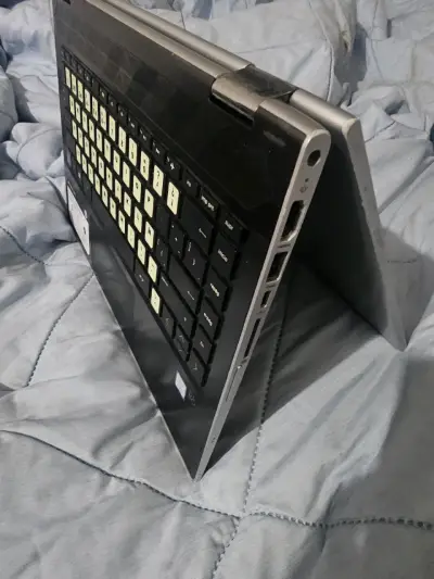 Laptop HP plateada usada - miniatura 4