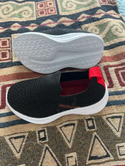 Zapatillas negras para niño - miniatura 2