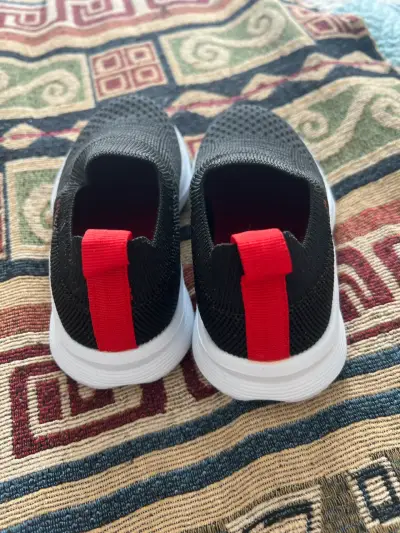 Zapatillas negras para niño - miniatura 3