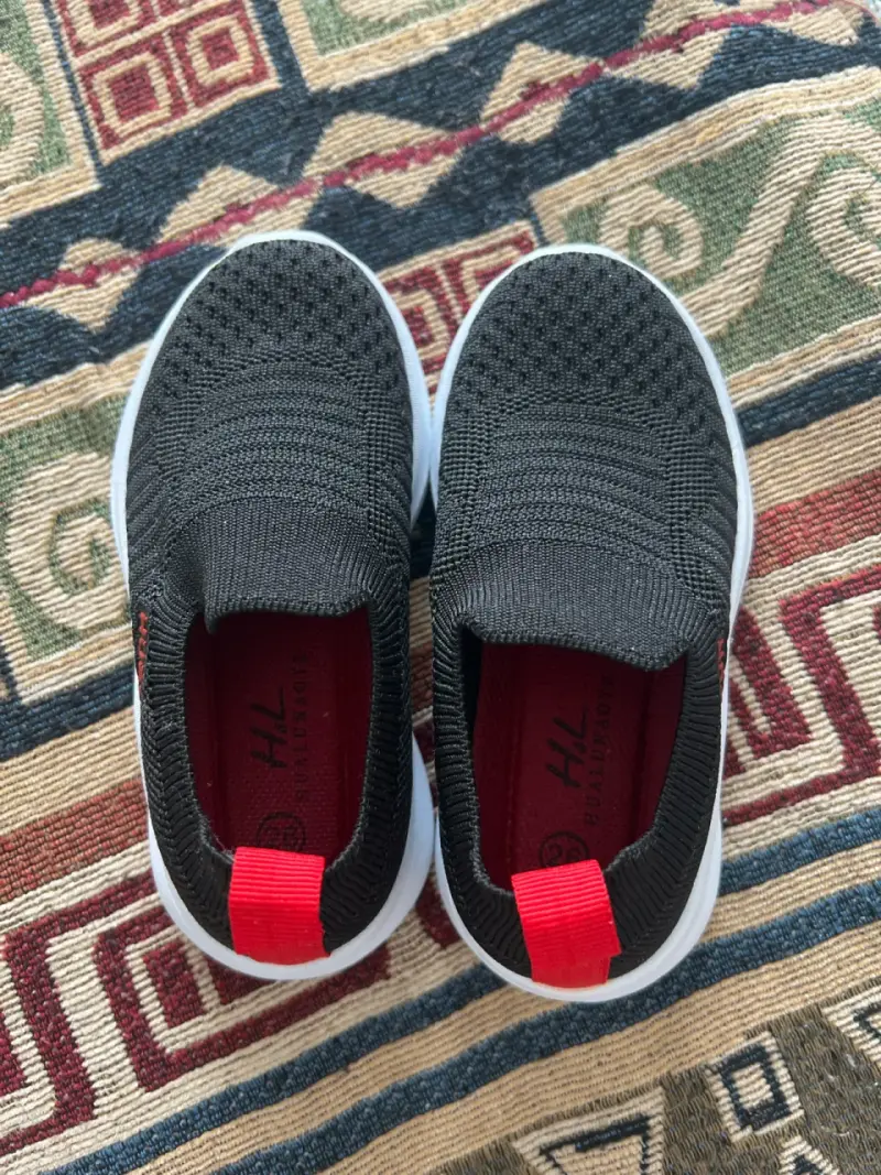 Zapatillas negras para niño - 4