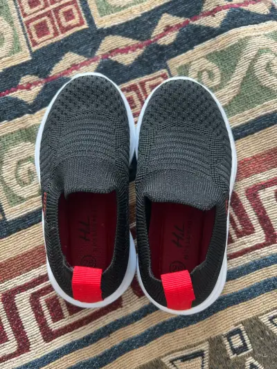 Zapatillas negras para niño - miniatura 4
