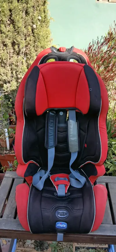 Silla de auto Chicco roja - miniatura 1