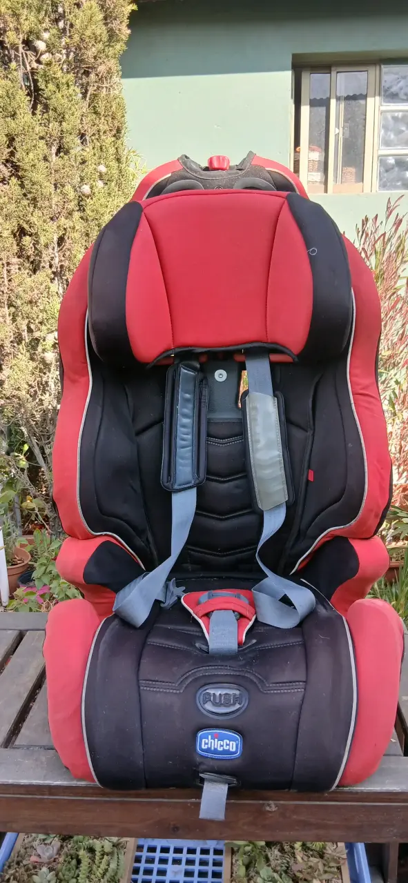 Silla de auto Chicco roja - 5