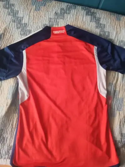 Camiseta roja de la U - miniatura 2