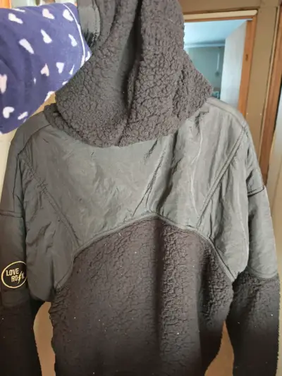 Chaqueta parka negra con capucha - miniatura 2