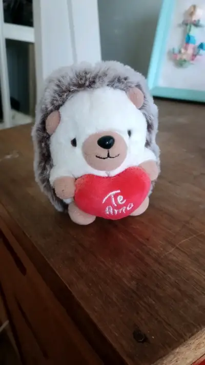Peluche erizo con corazón - miniatura 1