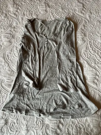 Polera gris manga larga - miniatura 1