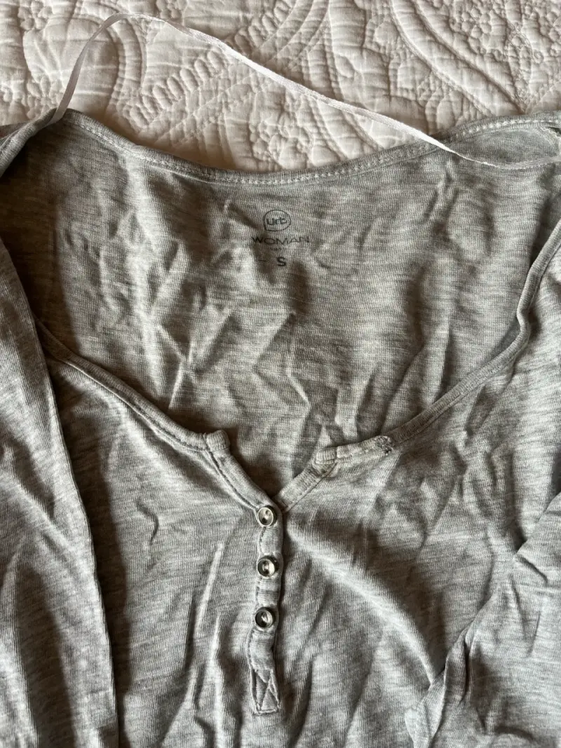 Polera gris manga larga - 2