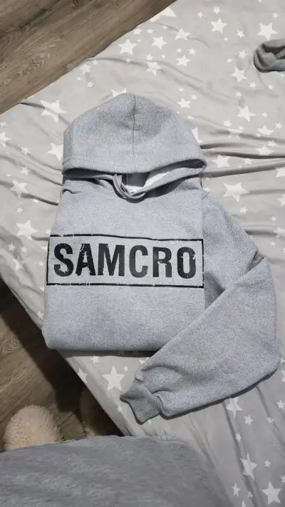Polerón gris con capucha SAMCRO - miniatura 2
