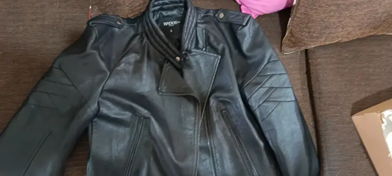 Chaqueta negra de cuero talla L