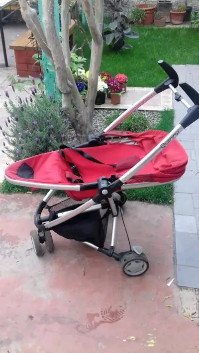 Cochecito Quinny modelo Zapp rojo compacto - miniatura 4