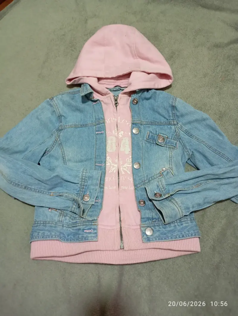 Chaqueta de mezclilla con capucha