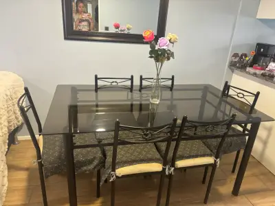 Comedor con mesa vidrio y 6 sillas - miniatura 3