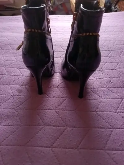Botines de charol negro marca chalada - miniatura 2