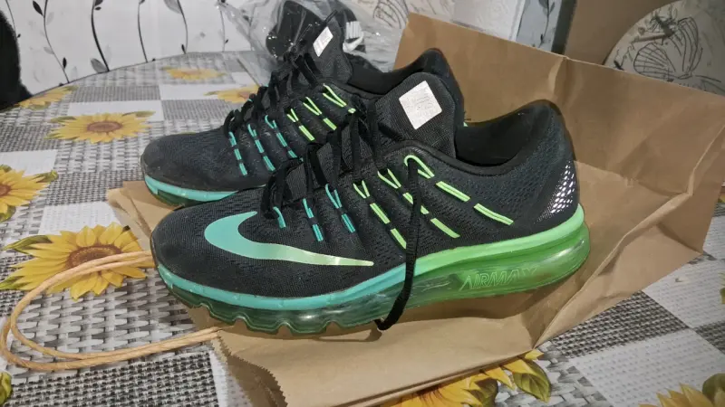 Zapatillas deportivas negras y verdes - 2
