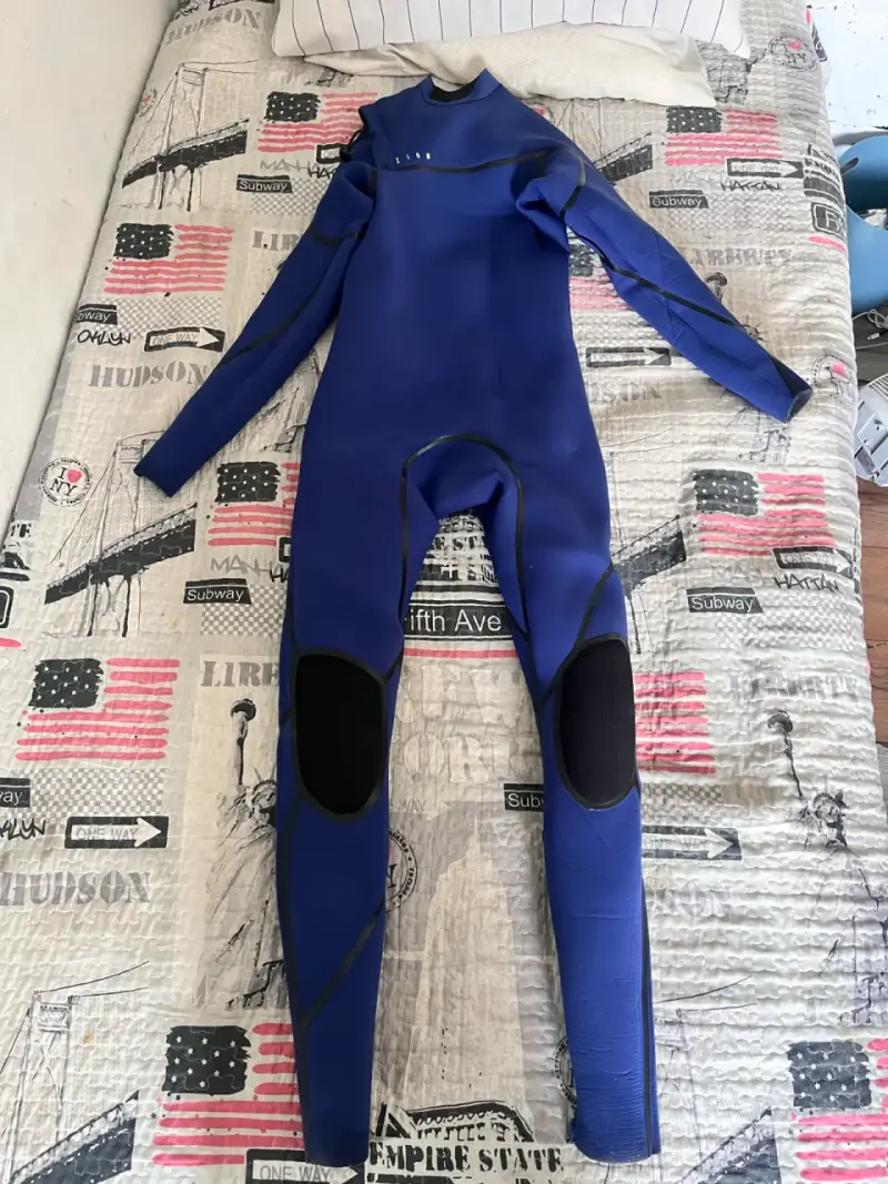 Traje de surf zion 4/3 talla mt - 1