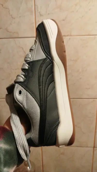 Zapatillas Puma gris negro y blanco - miniatura 3