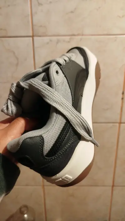 Zapatillas Puma gris negro y blanco - miniatura 5
