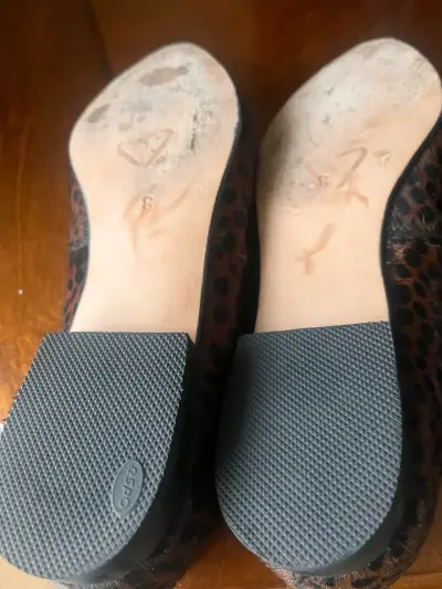 Zapatos de cuero animal print con evilla de flor - miniatura 4