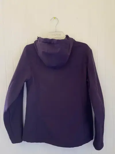 Chaqueta morada con capucha - miniatura 1