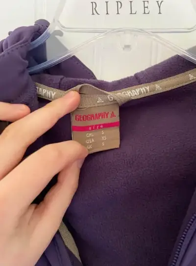 Chaqueta morada con capucha - miniatura 2