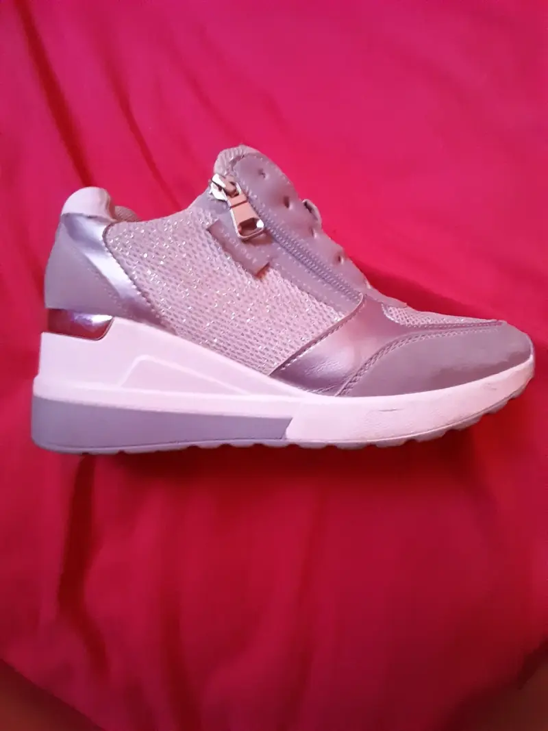 Zapatilla deportiva plataforma gris