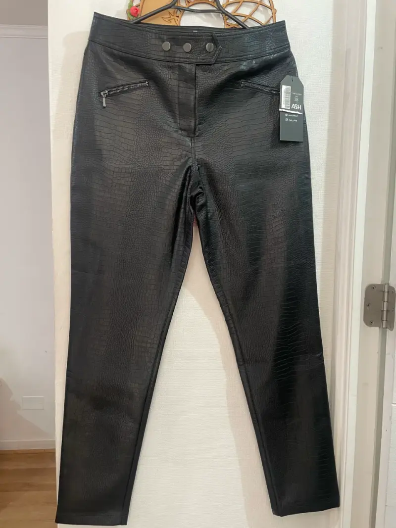 Pantalones cuero negro estampado talla 38 - 2