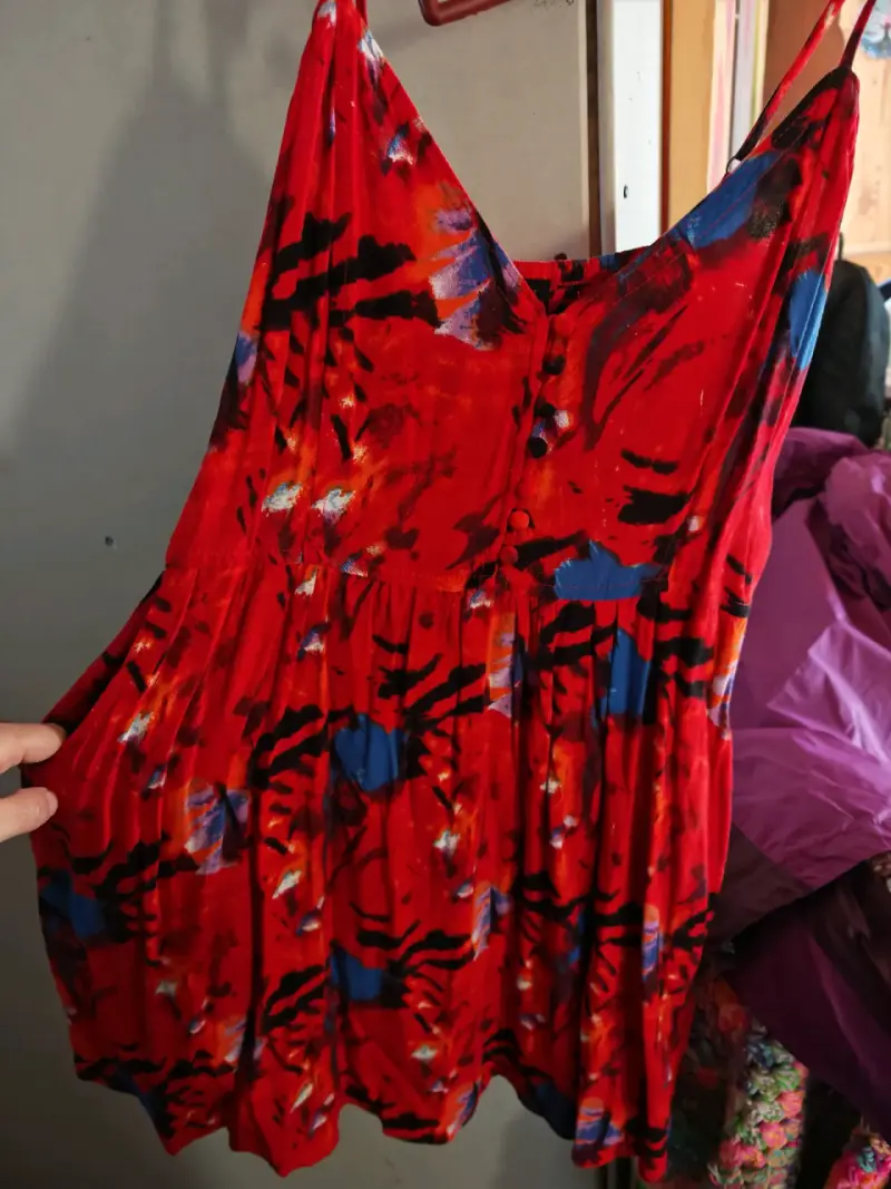 Vestido rojo con estampado abstracto Mossimo - 2