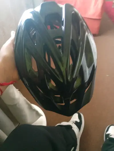 Casco de ciclismo negro - miniatura 1