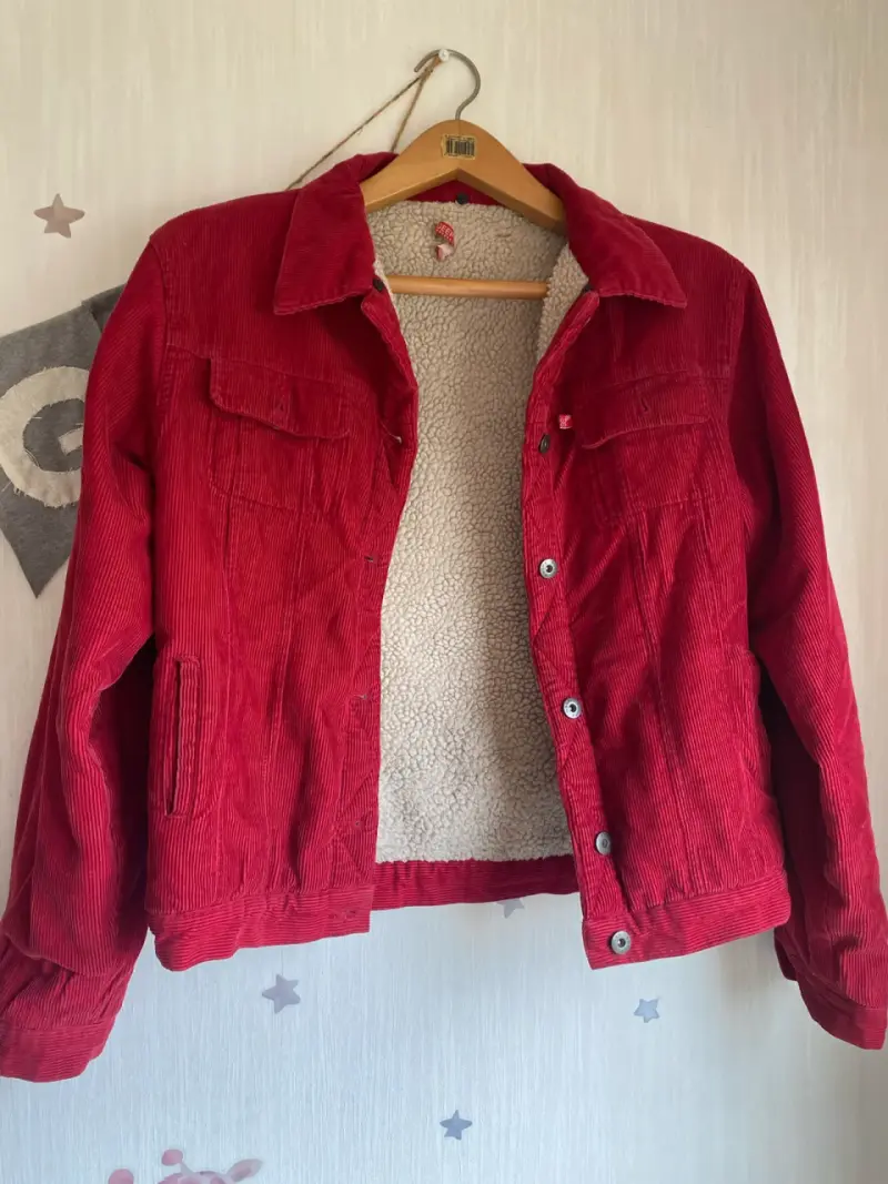 Chaqueta roja de cotele con chiporro - 1