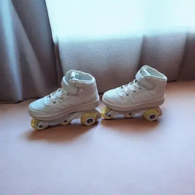 Zapatillas con ruedas de goma  COLLOKY - miniatura 1