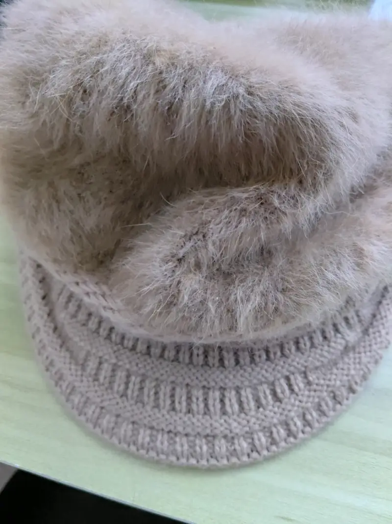 Gorro de punto beige esponjoso - 1