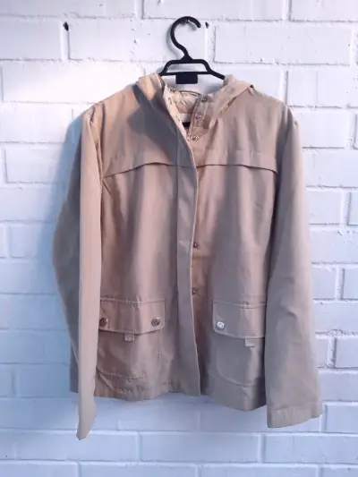 Chaqueta beige con capucha - miniatura 1