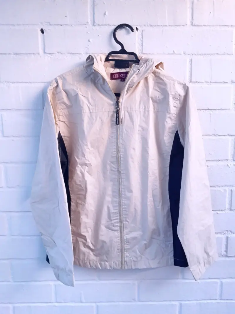Cortavientos beige con capucha - 1