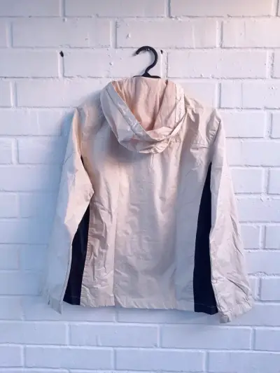 Cortavientos beige con capucha - miniatura 2