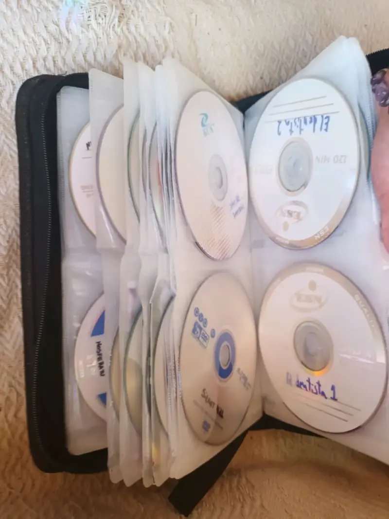 Estuche con 80 CDs de terror - 1
