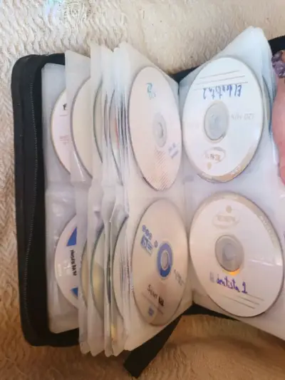 Estuche con 80 CDs de terror - miniatura 1