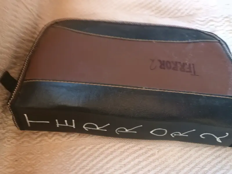 Estuche con 80 CDs de terror - 2