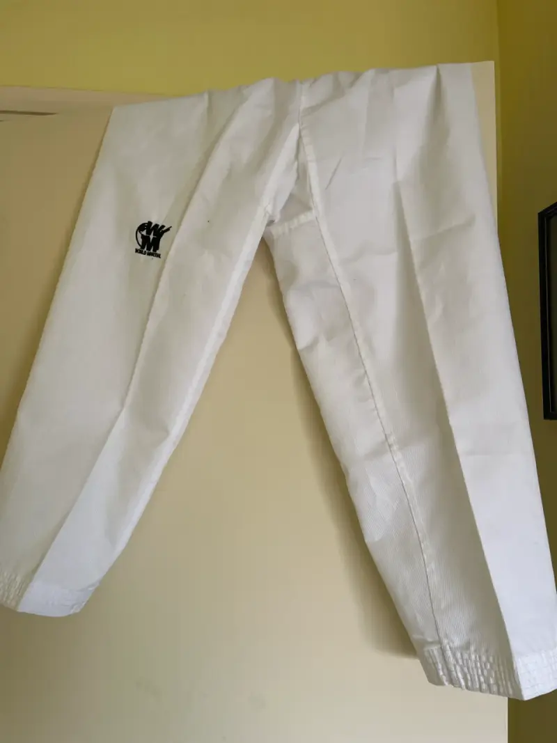 Dobok de taekwondo blanco y negro - 2