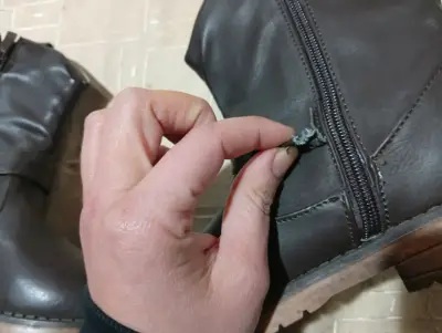 Botas negras con tachas - miniatura 3