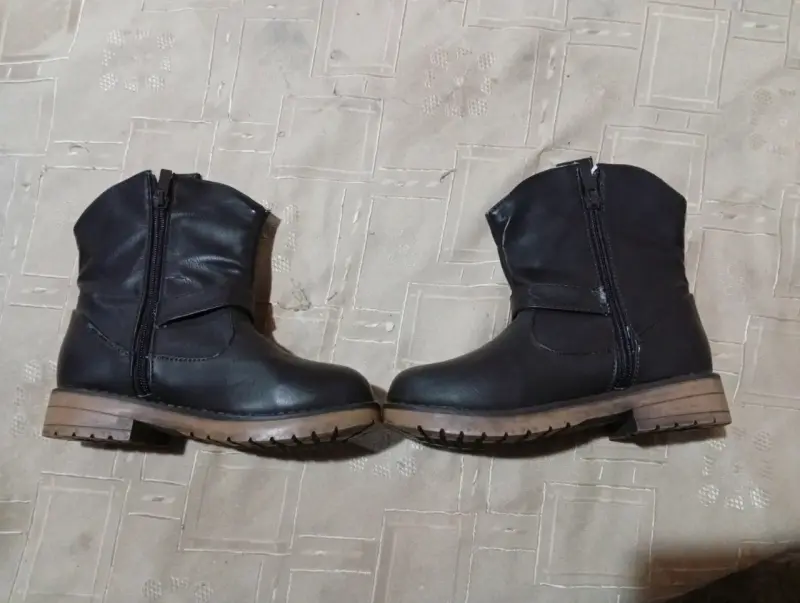 Botas negras con tachas - 6