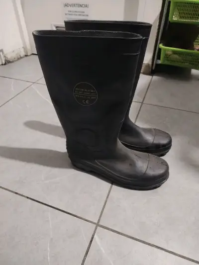 Botas de goma negras - miniatura 2